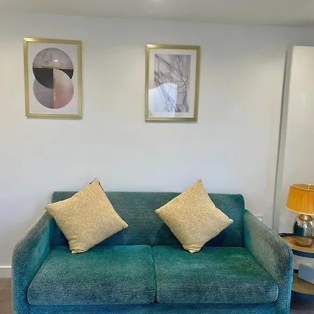Cosy Accommodation, Easy Walk To Beach! Barton on Sea Exterior photo