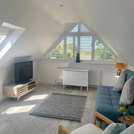 Cosy Accommodation, Easy Walk To Beach! Barton on Sea Exterior photo