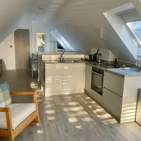 Cosy Accommodation, Easy Walk To Beach! Barton on Sea Exterior photo
