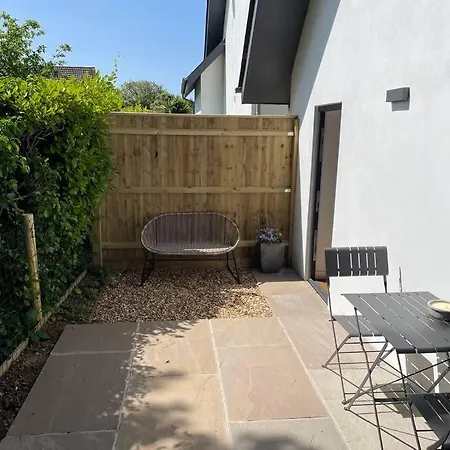 Cosy Accommodation, Easy Walk To Beach! Barton on Sea Exterior photo