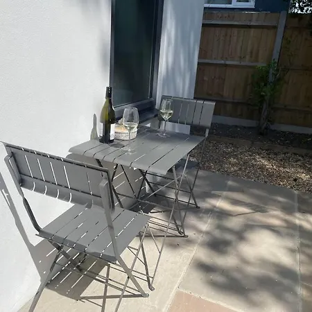 Cosy Accommodation, Easy Walk To Beach! Barton on Sea Exterior photo