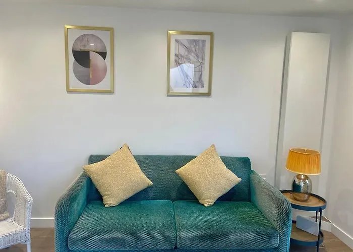 Cosy Accommodation, Easy Walk To Beach!