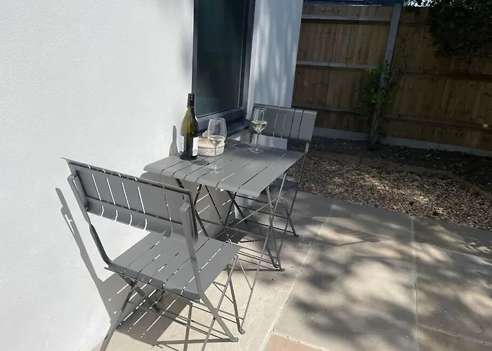Cosy Accommodation, Easy Walk To Beach!
