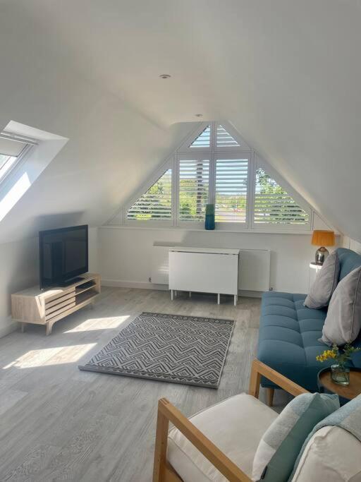 Cosy Accommodation, Easy Walk To Beach! Barton on Sea