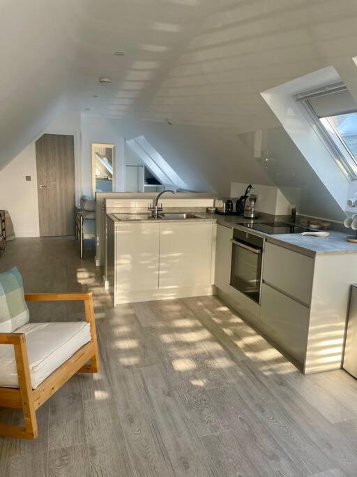 Cosy Accommodation, Easy Walk To Beach! Holiday home *